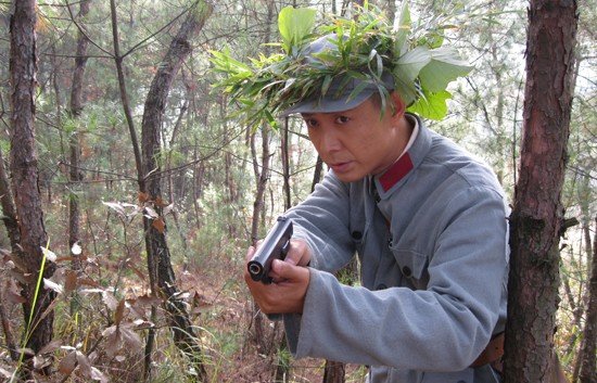 《弹孔》卫视接力播出 郭广平分身考验演技