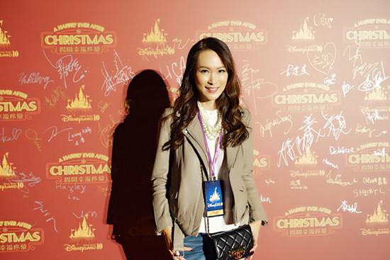 童爱玲亮相迪斯尼10周年庆 童心未泯流连忘返