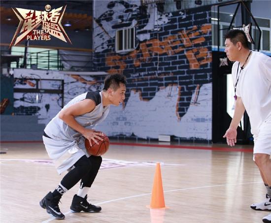 队长不好当！刘烨惨被虐 网友直呼“熏疼”