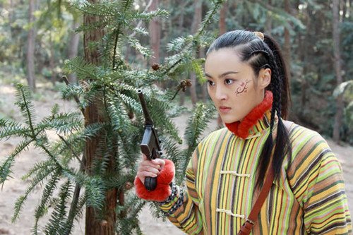 《最后征战》女匪为爱狂 曾黎与甘露成"情敌"