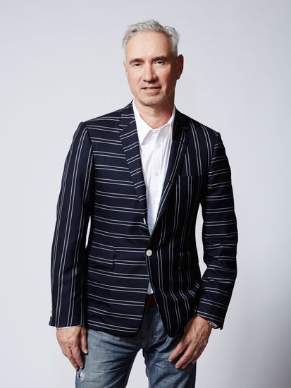 《惊天危机》导演艾默里奇:电影里一切皆有可