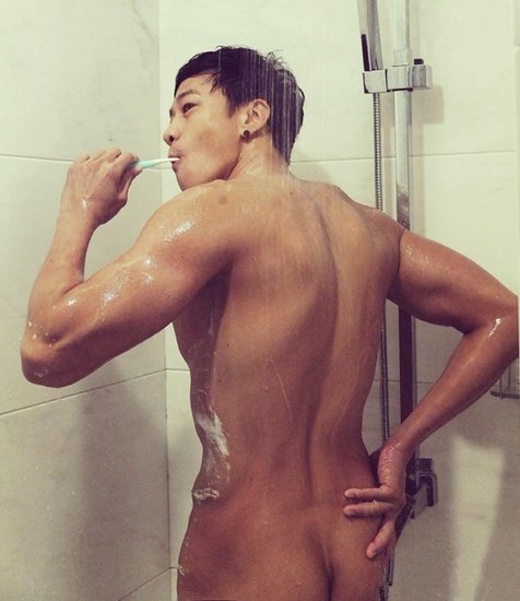 《璀璨人生》收视破四 何润东自曝性感出浴照