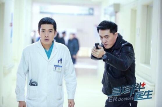 李亚天急诊科医生演绎暴烈刑警引热议