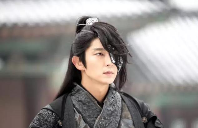 上镜显胖男明星也苦,李准基刘昊然瘦得不成型