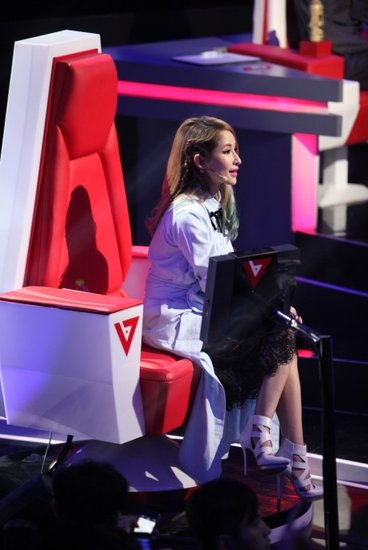 华晨宇尚雯婕快男舞台现神合作 萧亚轩力挺花