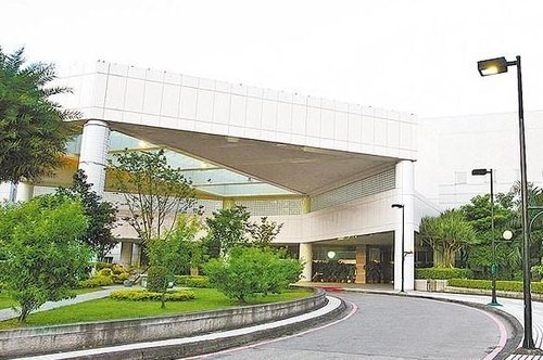 吴宇森称“颈部小瘤”已切除 爽朗亲口报平安