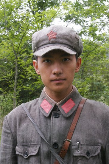 《战争不相信眼泪》热播 杨洋上演嘻哈恋