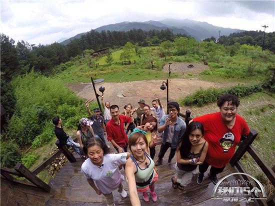 《 我们15个 》首日直播 网友:频换电池,真实_娱