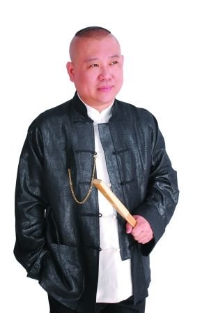 郭德纲于谦拿打人开涮 自曝曾卖报纸赚吆喝