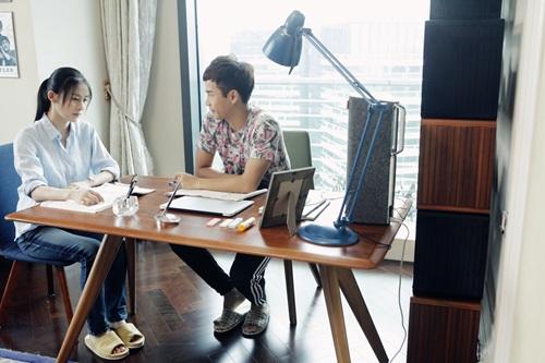 《妻子的谎言》开播 李茂贾青过招上演逃学威