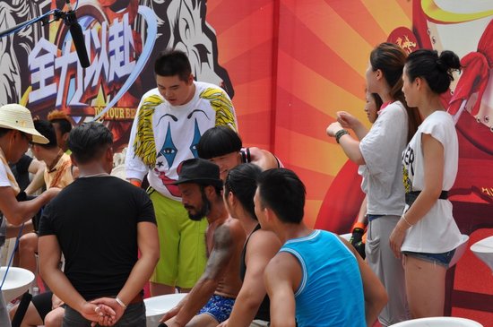 湖南卫视《全力以赴》迎开门红 网络红人齐聚