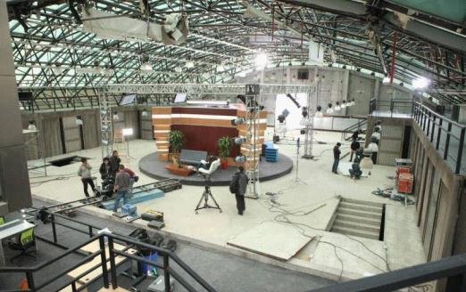 悬疑警匪片《现场直播》开机 民营影视异军突