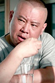 郭德纲于谦拿打人开涮 自曝曾卖报纸赚吆喝