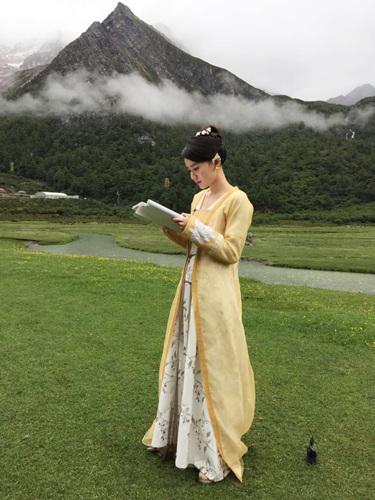 《<em>潜行者</em>》将登荧屏 江铠同高原拍戏忘我投入