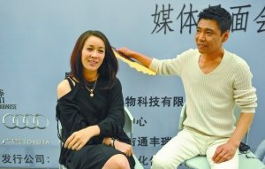 屠洪刚生意失败求复出 那英帮忙合唱《自己人》