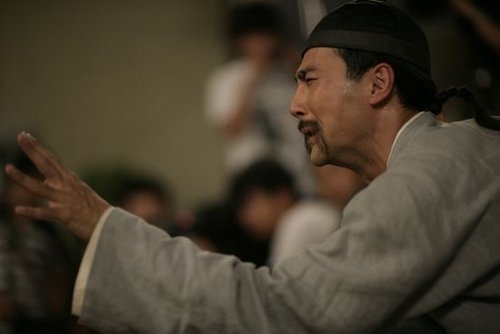 张昊《天行健》挑战戏中戏 夸张表演讽刺复辟