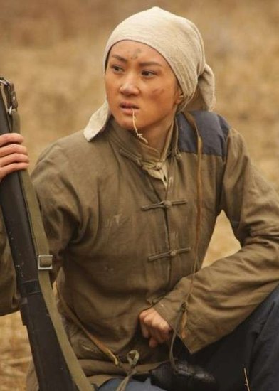 《地道战》收视叫好 许还幻女扮男装略显痞气