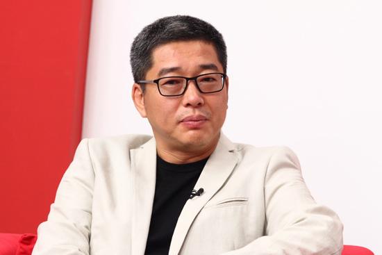 娱乐新闻中心足球女主播王梁送诗西班牙 刘建宏直播吟