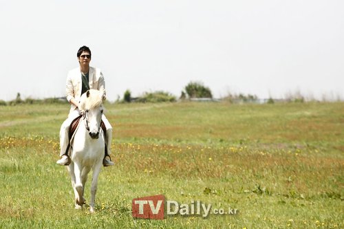 《咖啡屋子》牧场取景 姜志焕恩静共赴济州岛