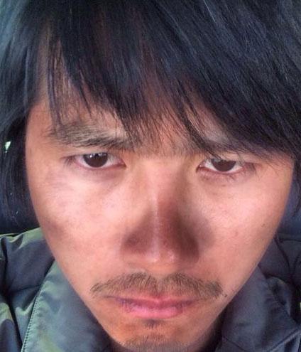 韩寒当导演被晒惨 网友:工头喊你搬砖啦