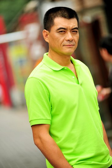 《美丽鲜花》热播 王新军饰演仗义的黑皮大哥