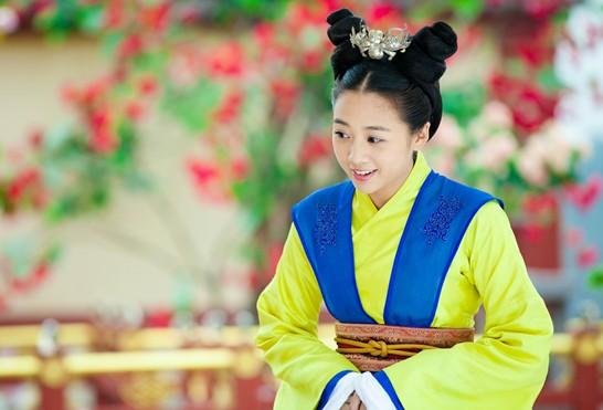 映洁《恋夏》分身乏术 一人分饰<em>双胞胎姐妹</em> - 