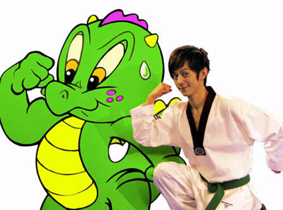 少儿节目“小神龙俱乐部”造势 启动新发展基地