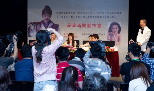张娜拉领衔《<em>铁面歌女</em>》 上海举办新剧发表会