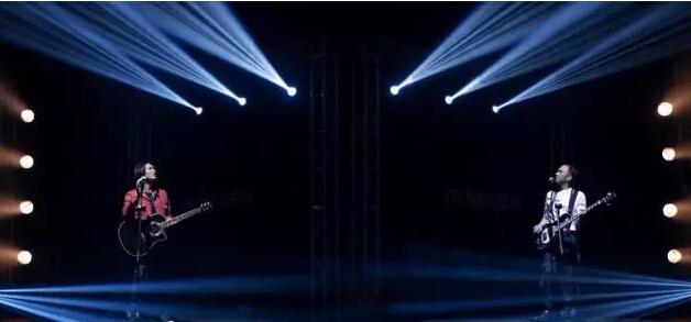 Beyond穿越时空重聚 黄家强、家驹合唱海阔天空