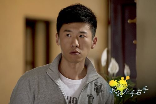 王骁《我的左手右手》啃老 戏内叛逆戏外孝顺
