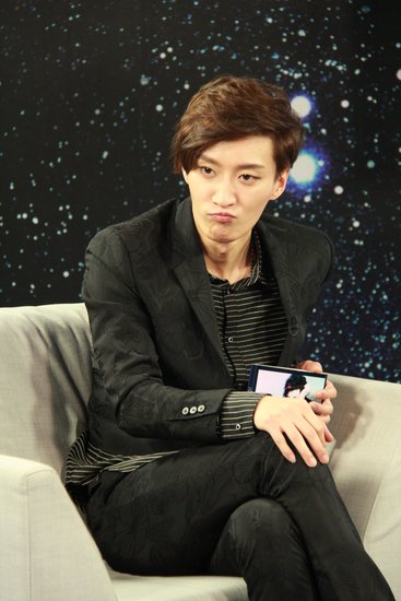 乔任梁做客现场秀瑜伽 最爱粉色不怕娘