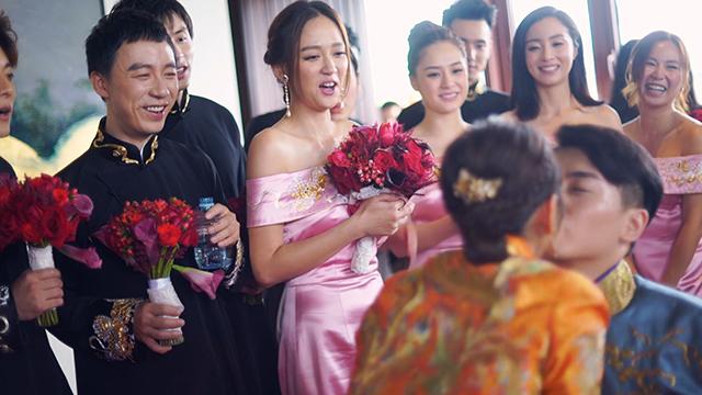 伴娘陈乔恩求陈妍希手中捧花：请飞向我吧！