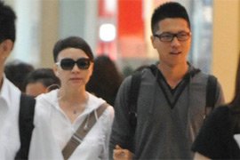 每日娱乐:杨幂秀英语惹笑柄 于娜透视装雷人