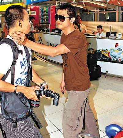 明星打人层出不穷 刘烨过招老外李亚鹏打狗仔