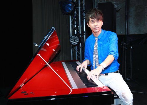 光良零距离开唱 自爆糗事曾向阿妹借胸贴(图)