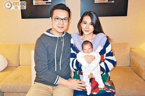 诸葛紫岐发布新全家福 公开英文名望儿子做英