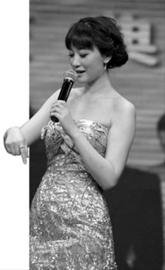 李小冉称会为爱不顾一切 提起爱人鄢颇就低头