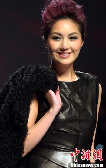 杨千嬅产子预计花费15万 打麻将肚疼痛入院剖