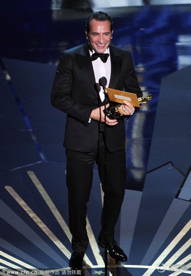 让·杜雅尔丹获影帝 大呼：我爱死这个国家了