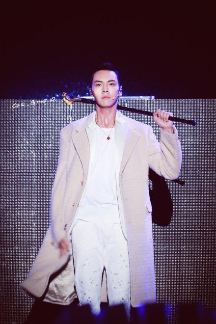 陈伟霆出席亚洲音乐节 劲歌热舞引爆釜山