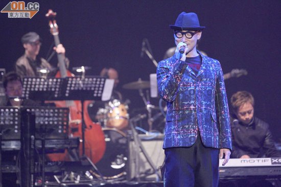 张学友领荣誉大奖全场肃立 勉励后辈为乐坛出力