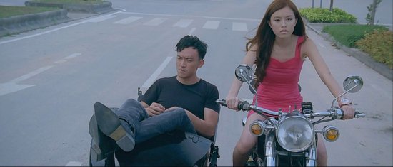 嫩模女神清新蜕变 文咏珊《热爱岛》成机车女孩