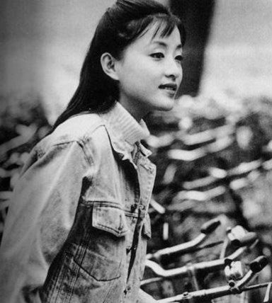 杨澜<em>成人</em>礼吐露<em>少女</em>情愫 <em>18岁</em>渴望男生递纸条