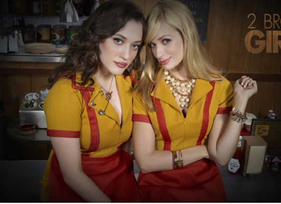 《<em>破产姐妹</em>》两<em>主角</em>谈主持颁奖 称不会调侃他