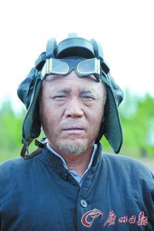 拍摄《老农民》 陈宝国不惜<em>剃掉头发</em>和眉毛_娱