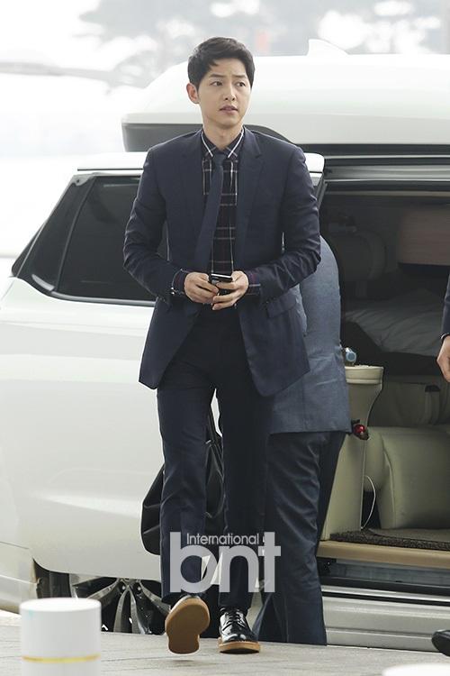 宋仲基护照信息遭曝光 公司:相信中国粉丝