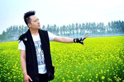 河北唐山实力歌手刘子毅携新歌冲击歌坛