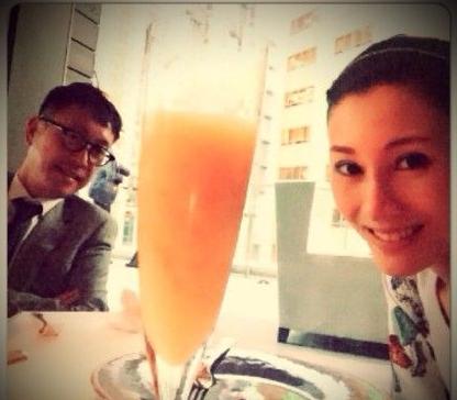 李嘉欣晒和富豪老公进餐照 甜蜜秀恩爱