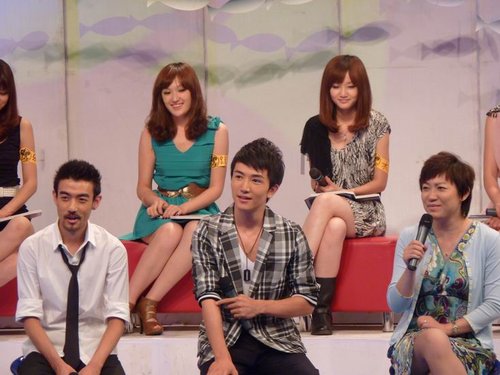 国产美男许诺登芒果台《锋尚之王》展型男魅力