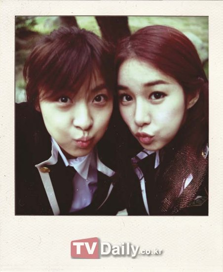 《秘密花园》热播 河智苑刘仁娜校服照曝光